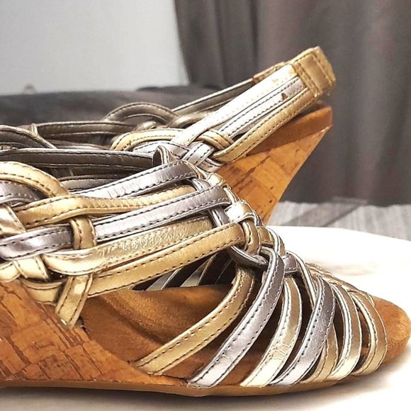 Aerosoles Metallic Wedge Sandals Size 6 - Picture 8 of 8
